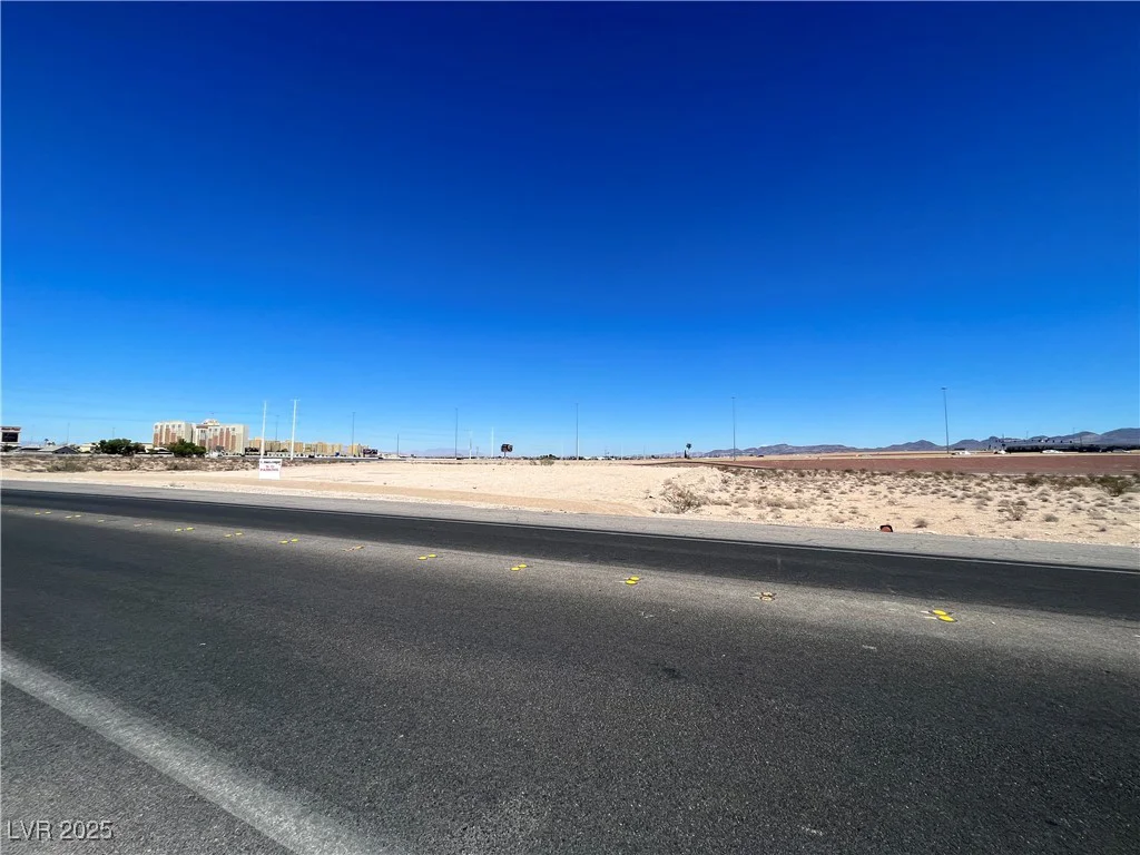 10410 Dean Martin Dr, Las Vegas, NV 89141