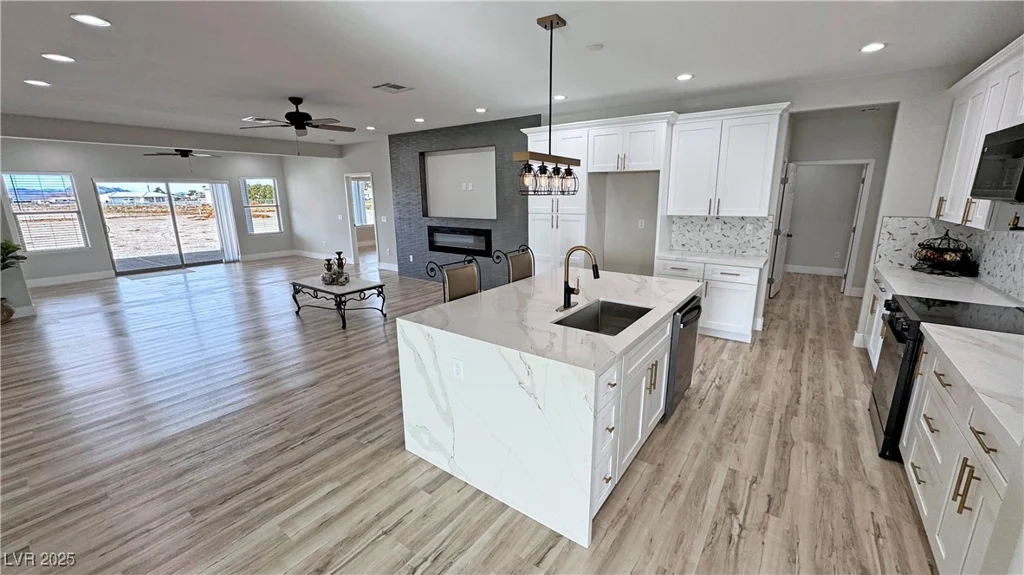 2560 Tahachapi, Pahrump, NV 89048