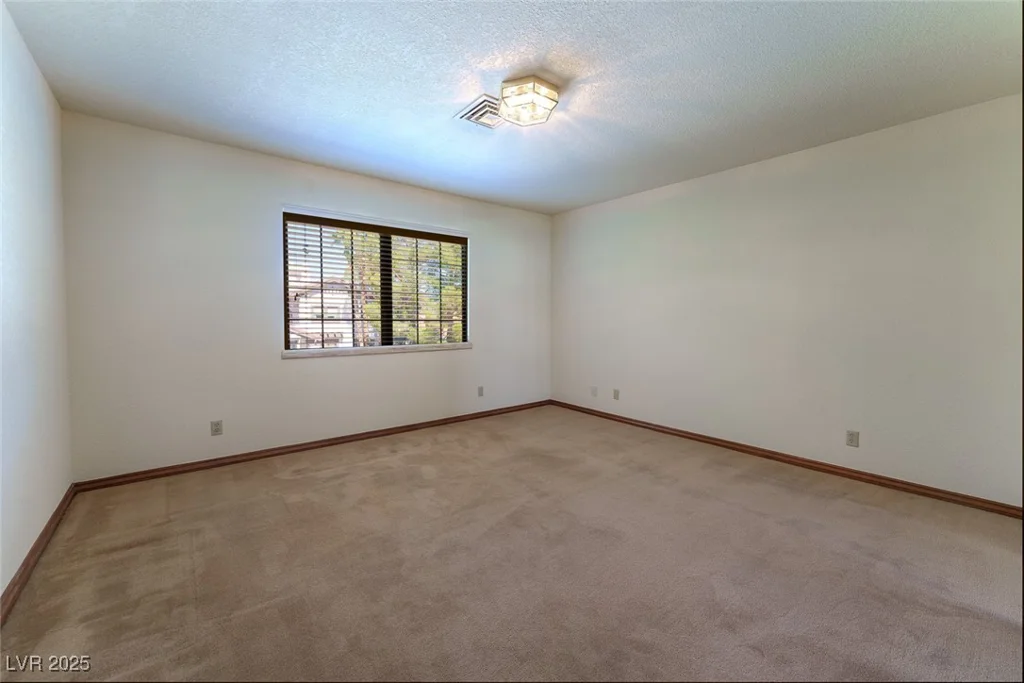 56 Sawgrass, Las Vegas, NV 89113