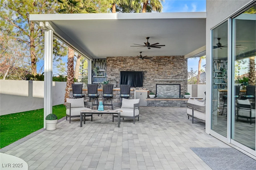 8104 Via Del Cerro, Las Vegas, NV 89117