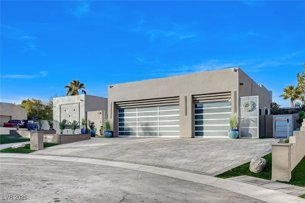 8104 Via Del Cerro, Las Vegas, NV 89117