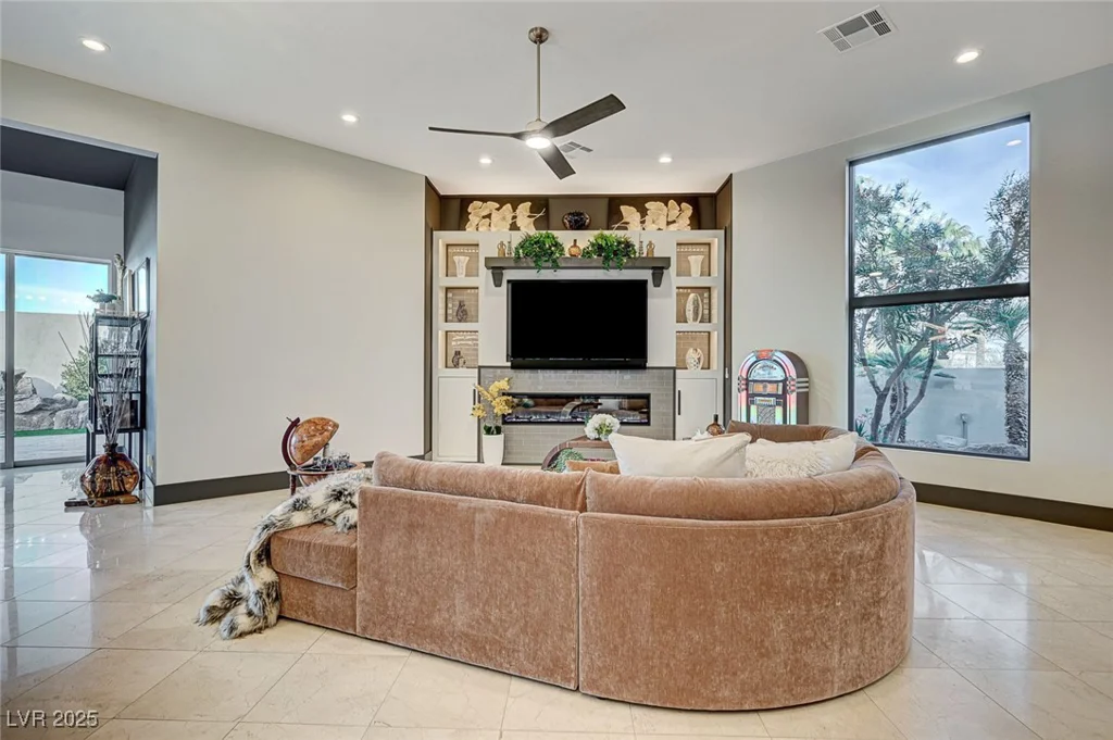 8104 Via Del Cerro, Las Vegas, NV 89117