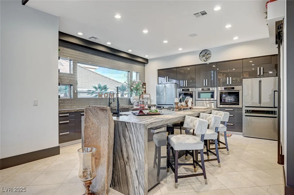 8104 Via Del Cerro, Las Vegas, NV 89117