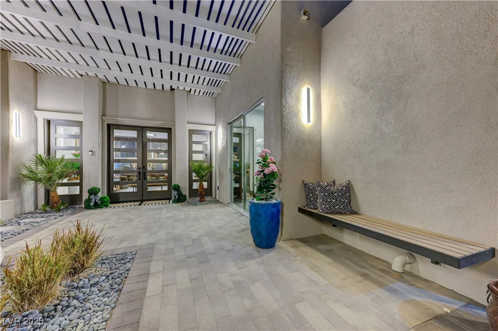 8104 Via Del Cerro, Las Vegas, NV 89117