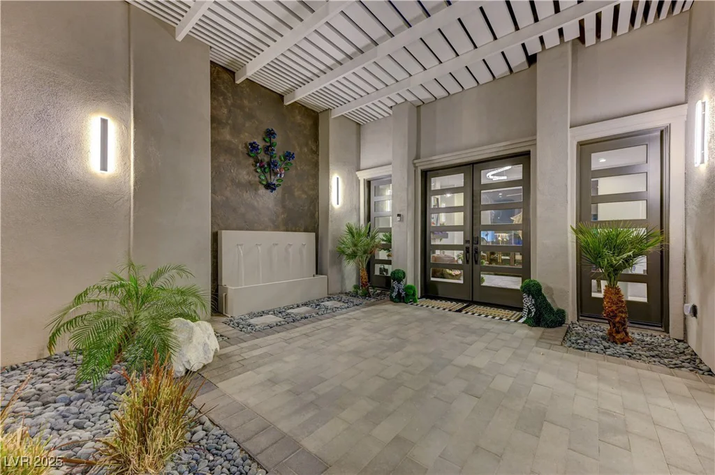 8104 Via Del Cerro, Las Vegas, NV 89117
