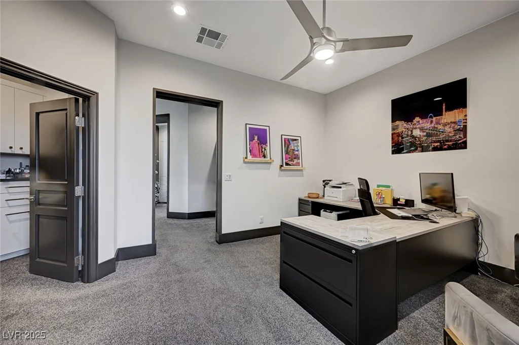 8104 Via Del Cerro, Las Vegas, NV 89117