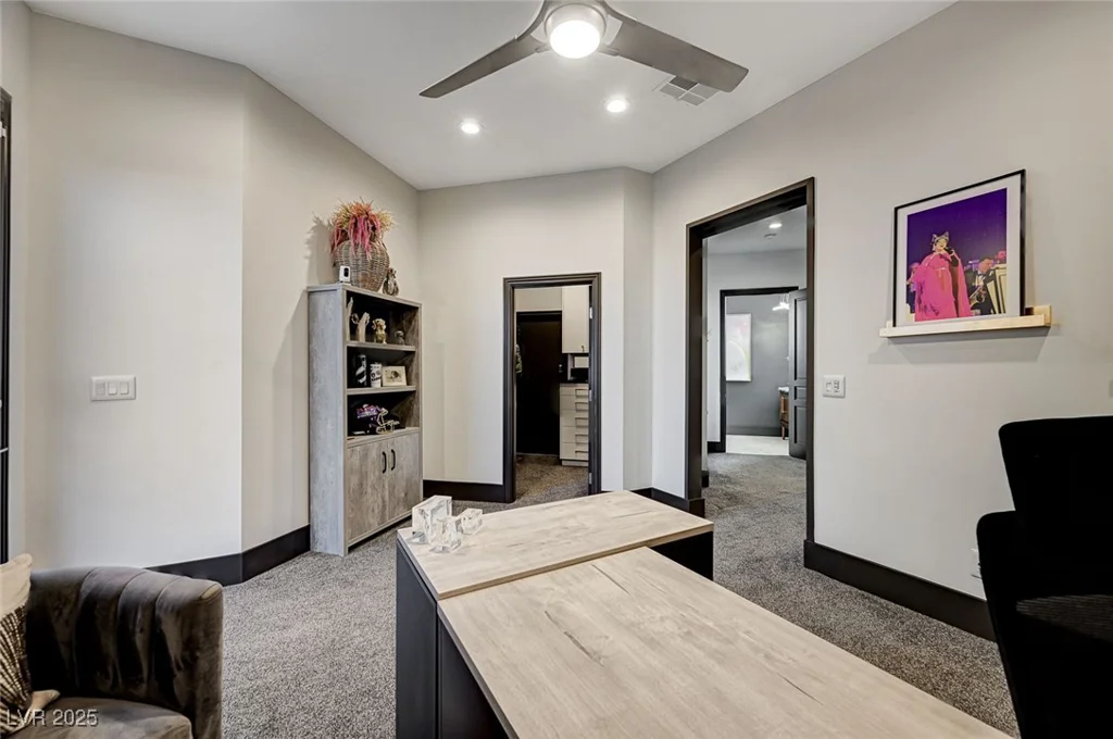 8104 Via Del Cerro, Las Vegas, NV 89117