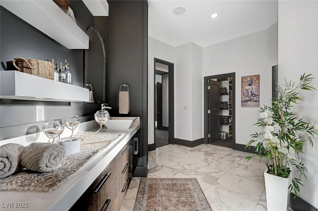 8104 Via Del Cerro, Las Vegas, NV 89117