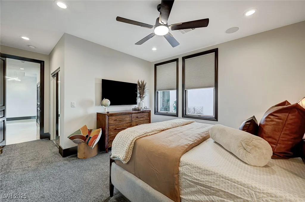 8104 Via Del Cerro, Las Vegas, NV 89117