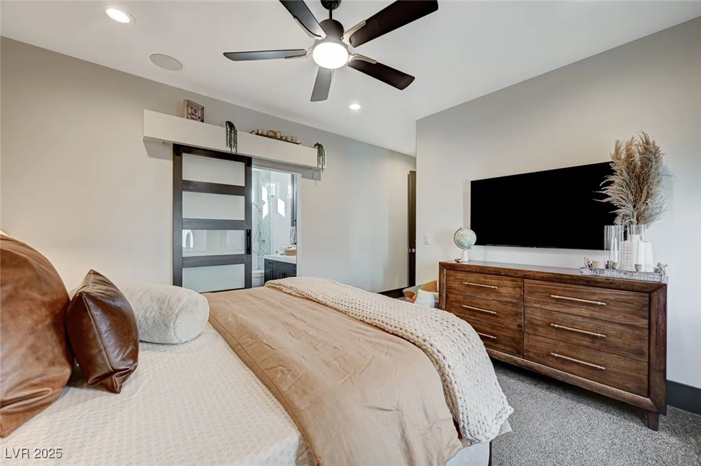 8104 Via Del Cerro, Las Vegas, NV 89117