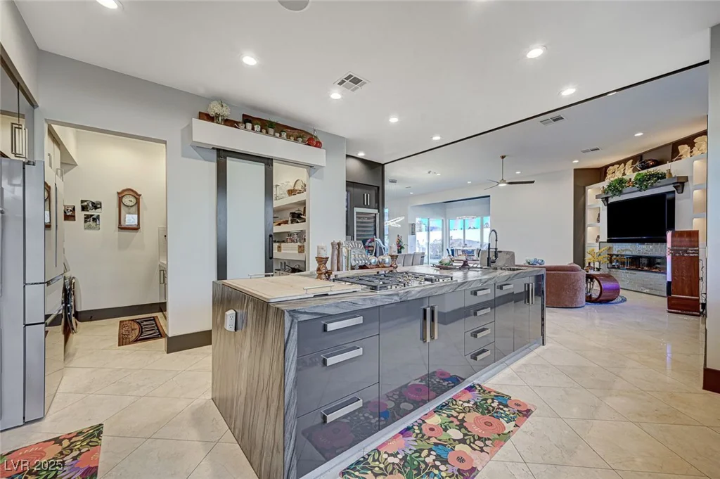8104 Via Del Cerro, Las Vegas, NV 89117