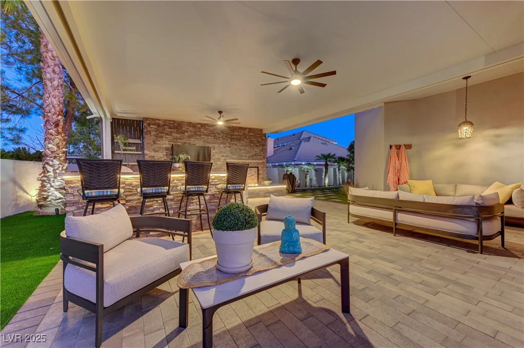 8104 Via Del Cerro, Las Vegas, NV 89117