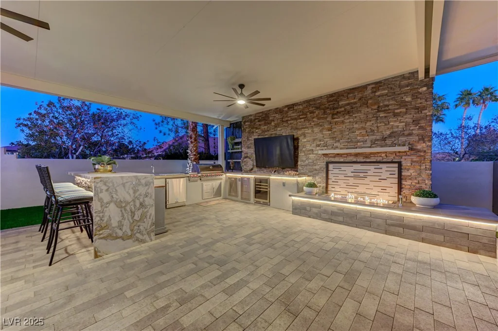 8104 Via Del Cerro, Las Vegas, NV 89117