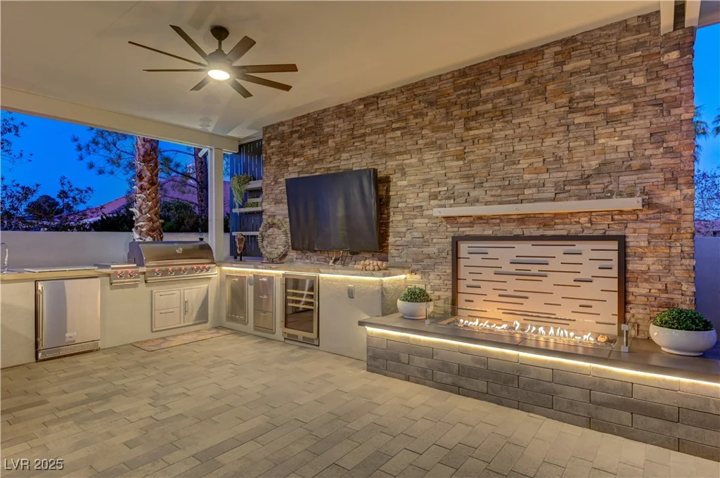 8104 Via Del Cerro, Las Vegas, NV 89117