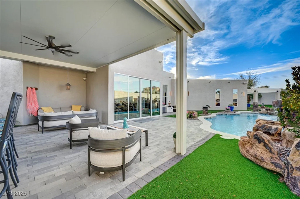 8104 Via Del Cerro, Las Vegas, NV 89117