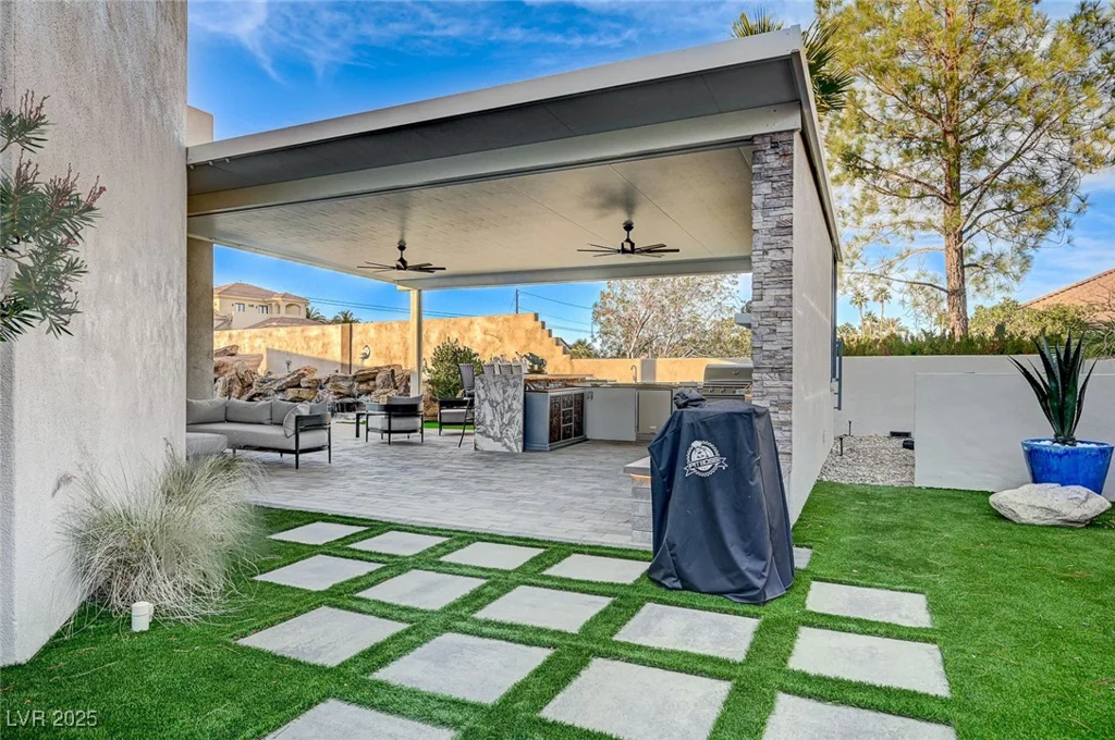 8104 Via Del Cerro, Las Vegas, NV 89117