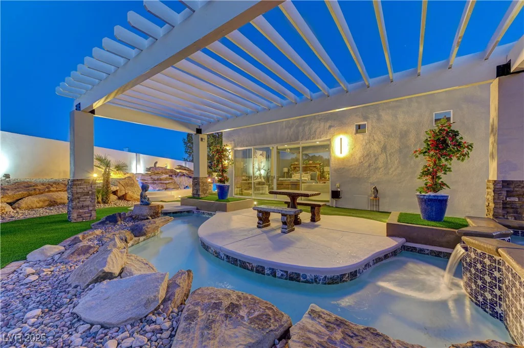8104 Via Del Cerro, Las Vegas, NV 89117