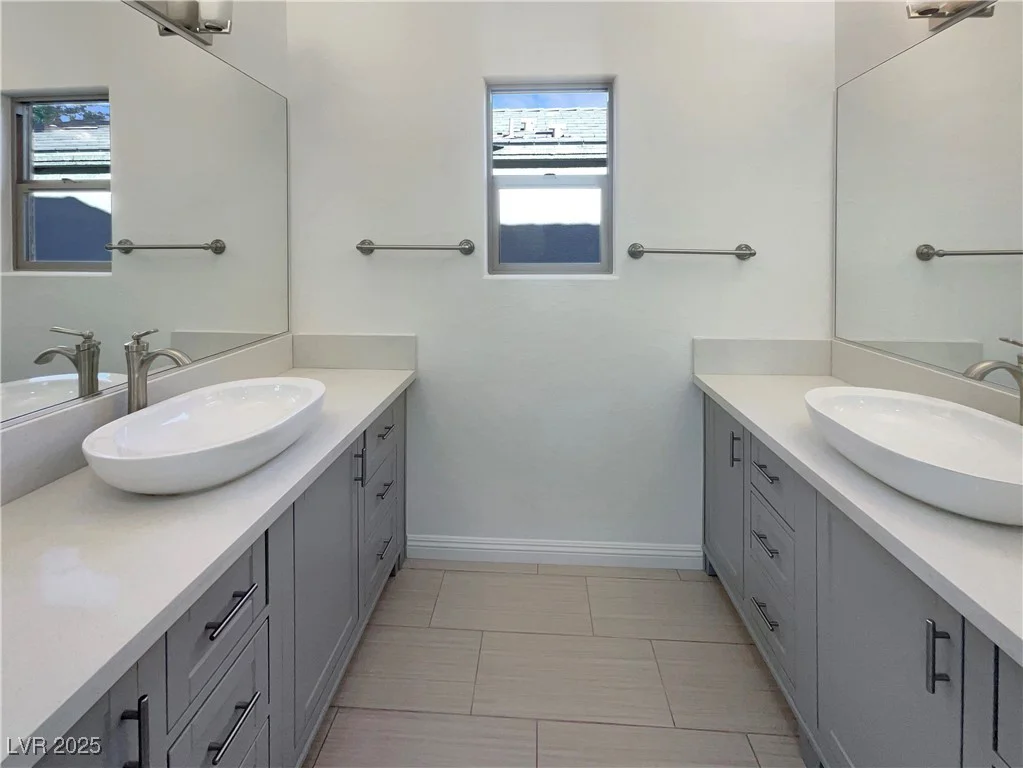 5932 Quintillion, Las Vegas, NV 89122