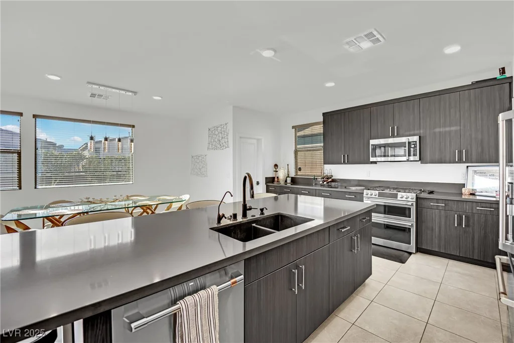525 Front Range, North Las Vegas, NV 89084