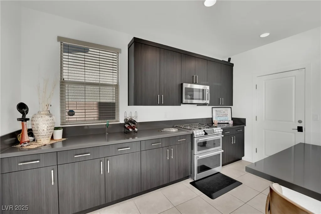 525 Front Range, North Las Vegas, NV 89084