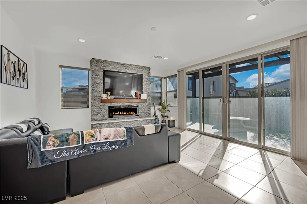 525 Front Range, North Las Vegas, NV 89084