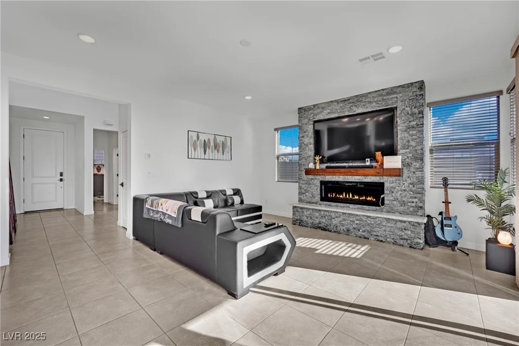 525 Front Range, North Las Vegas, NV 89084