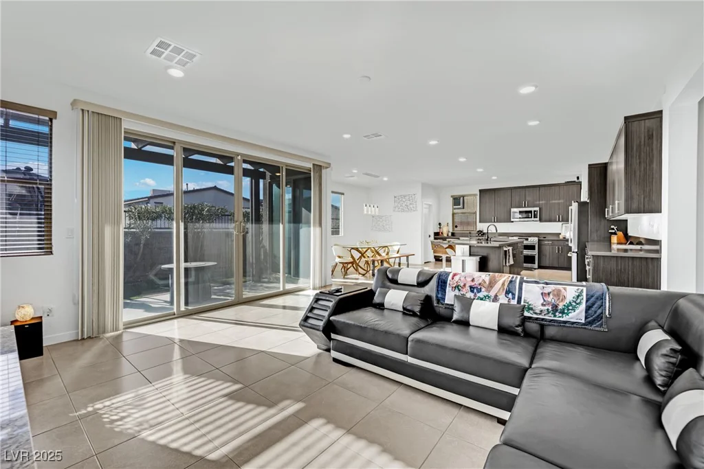 525 Front Range, North Las Vegas, NV 89084