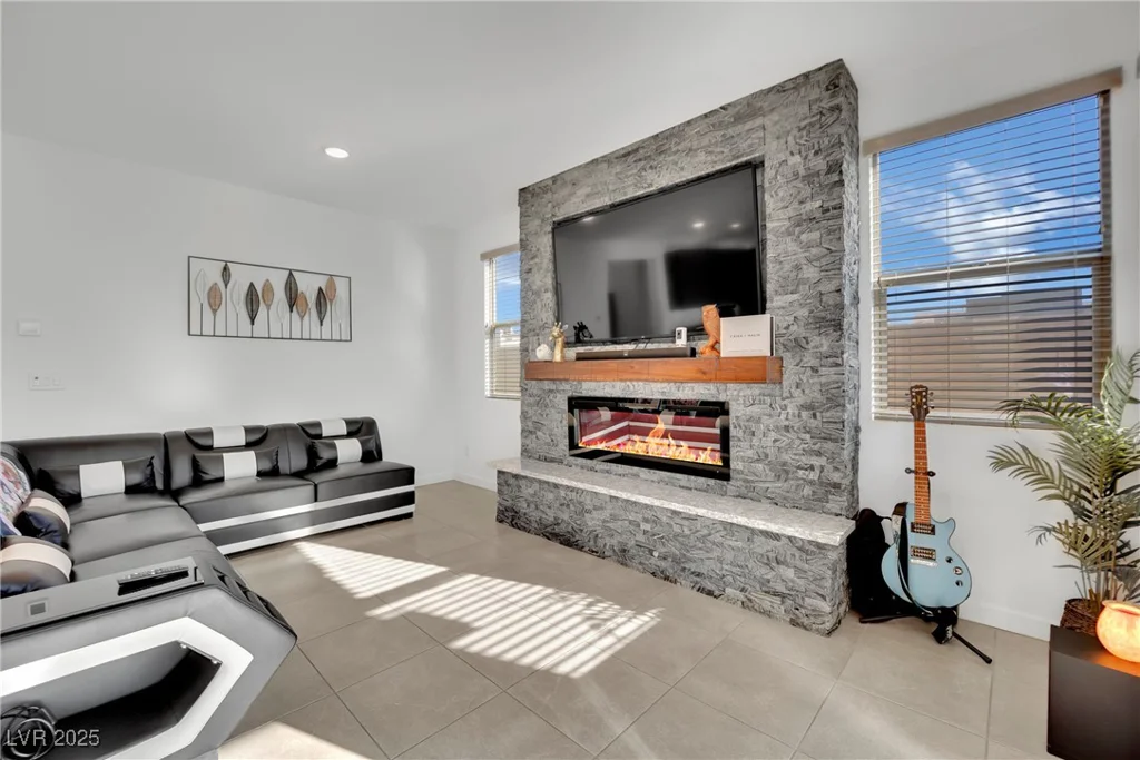 525 Front Range, North Las Vegas, NV 89084