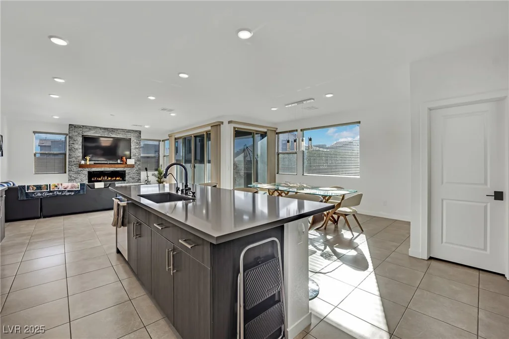525 Front Range, North Las Vegas, NV 89084