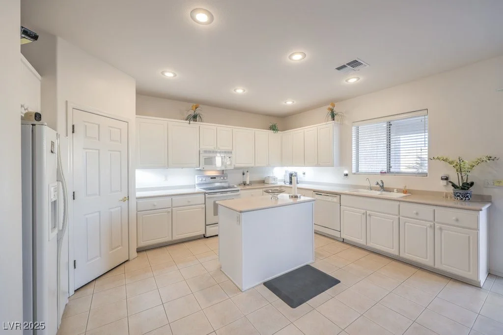 2582 Evansville, Henderson, NV 89052