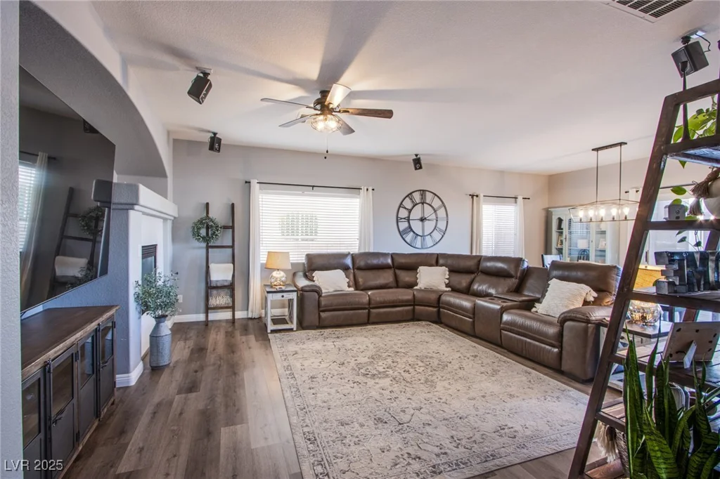 10654 Suffolk Hills, Las Vegas, NV 89129