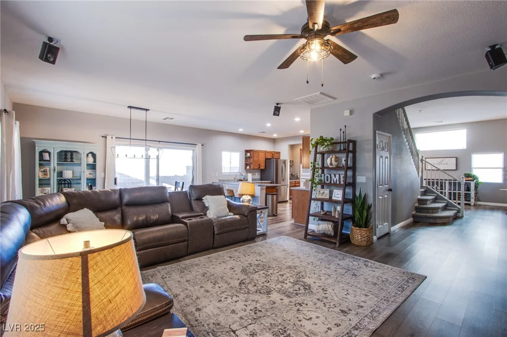 10654 Suffolk Hills, Las Vegas, NV 89129