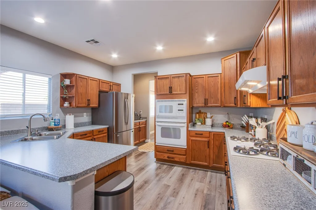 10654 Suffolk Hills, Las Vegas, NV 89129