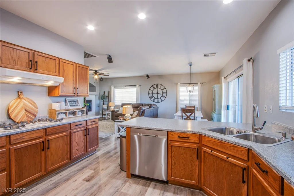10654 Suffolk Hills, Las Vegas, NV 89129