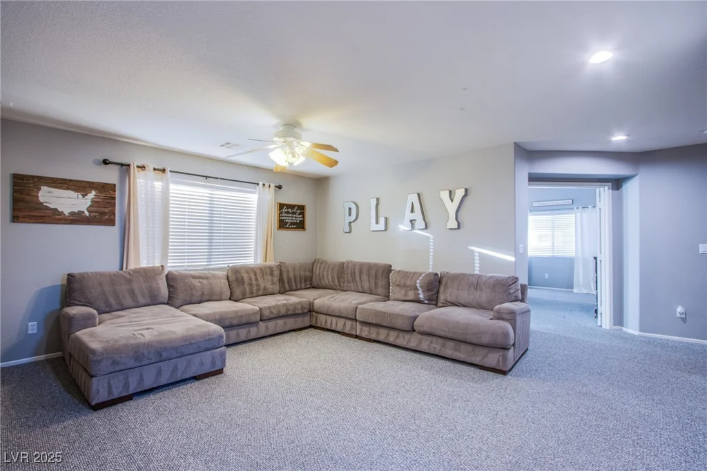 10654 Suffolk Hills, Las Vegas, NV 89129