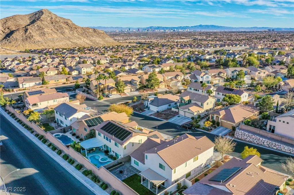 10654 Suffolk Hills, Las Vegas, NV 89129
