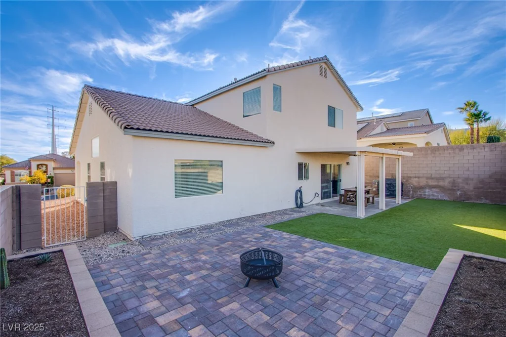 10654 Suffolk Hills, Las Vegas, NV 89129
