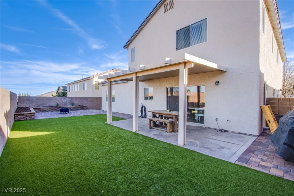 10654 Suffolk Hills, Las Vegas, NV 89129