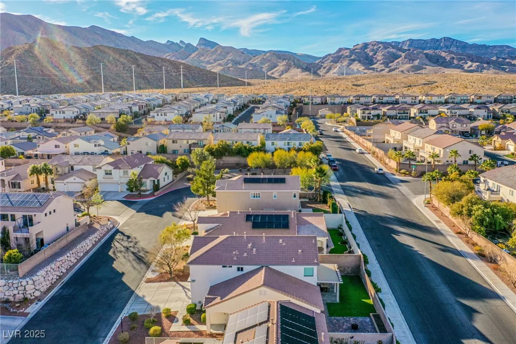 10654 Suffolk Hills, Las Vegas, NV 89129