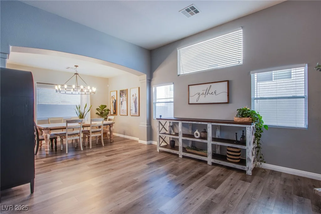 10654 Suffolk Hills, Las Vegas, NV 89129