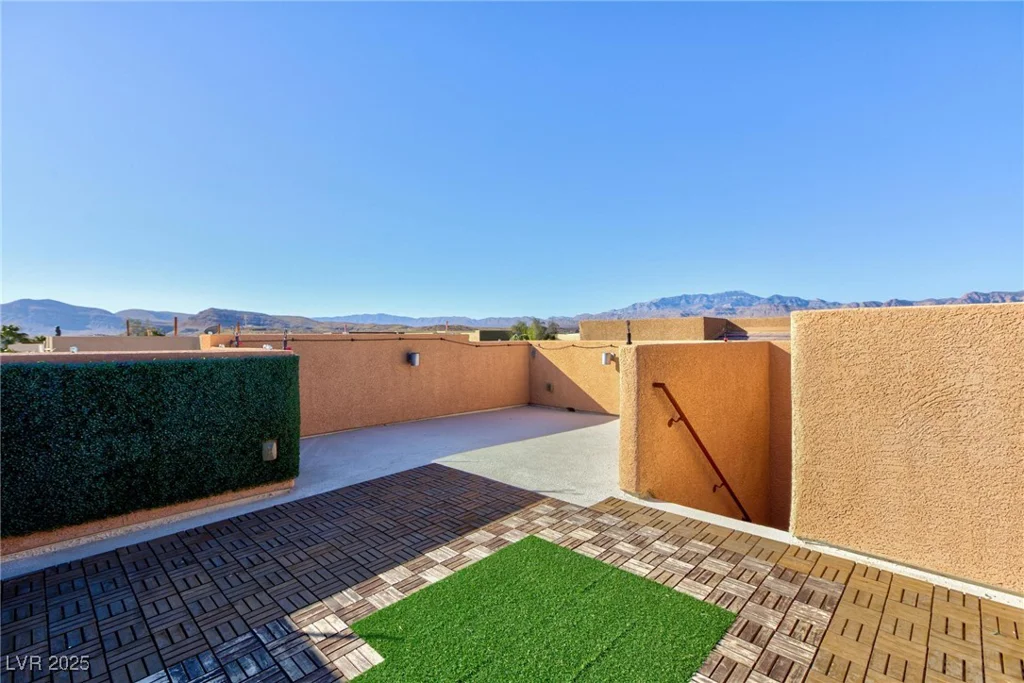 9378 Hilgard, Las Vegas, NV 89178
