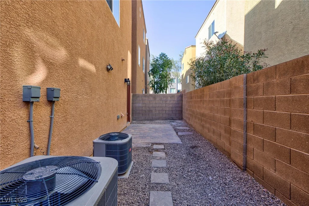9378 Hilgard, Las Vegas, NV 89178