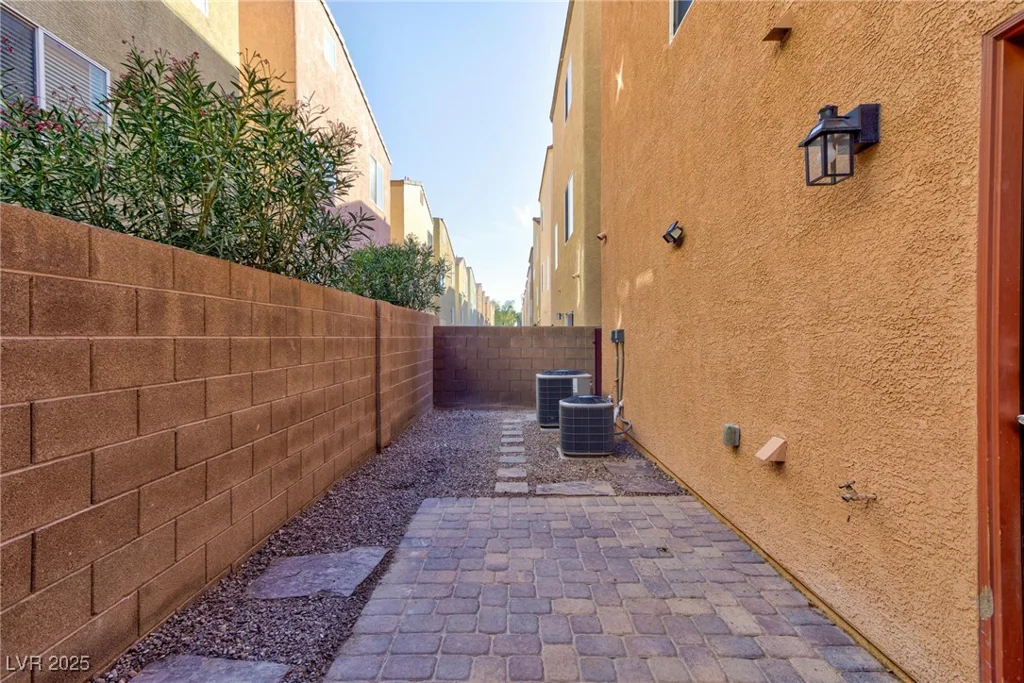 9378 Hilgard, Las Vegas, NV 89178