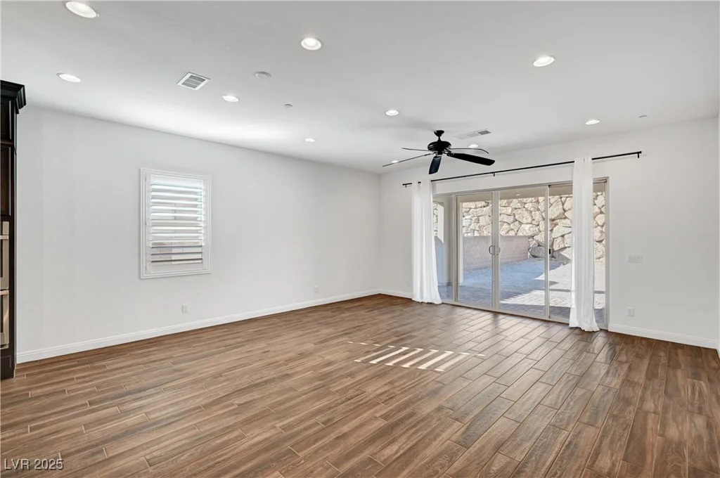 395 Nine Mile Creek, Las Vegas, NV 89138