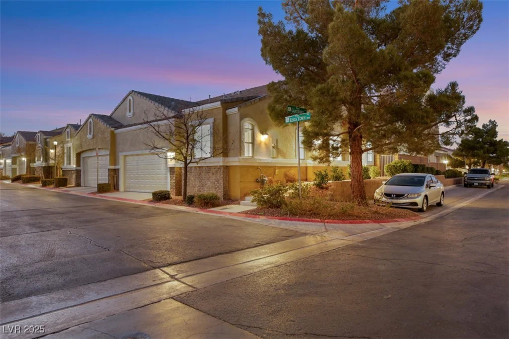 9100 Kings Town, Las Vegas, NV 89145