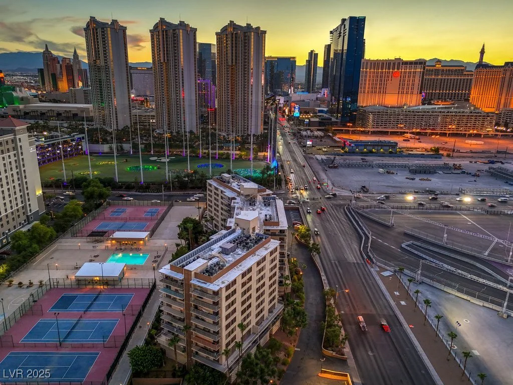 205 Harmon, Las Vegas, NV 89169