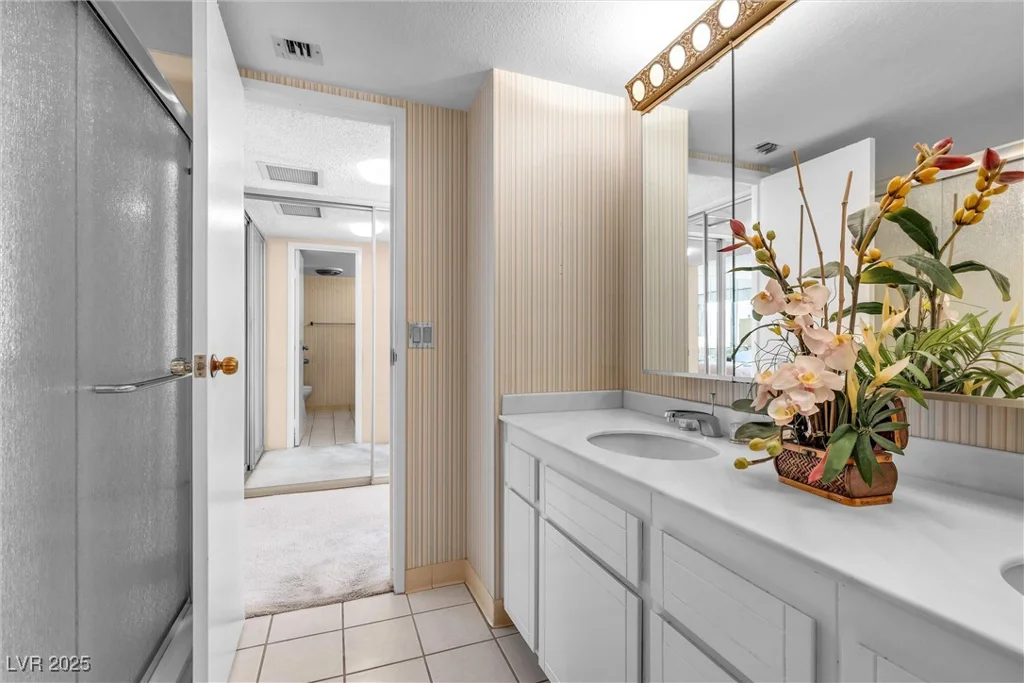 205 Harmon, Las Vegas, NV 89169