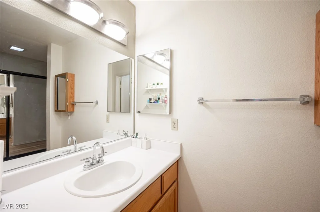 7670 Isley, Las Vegas, NV 89147