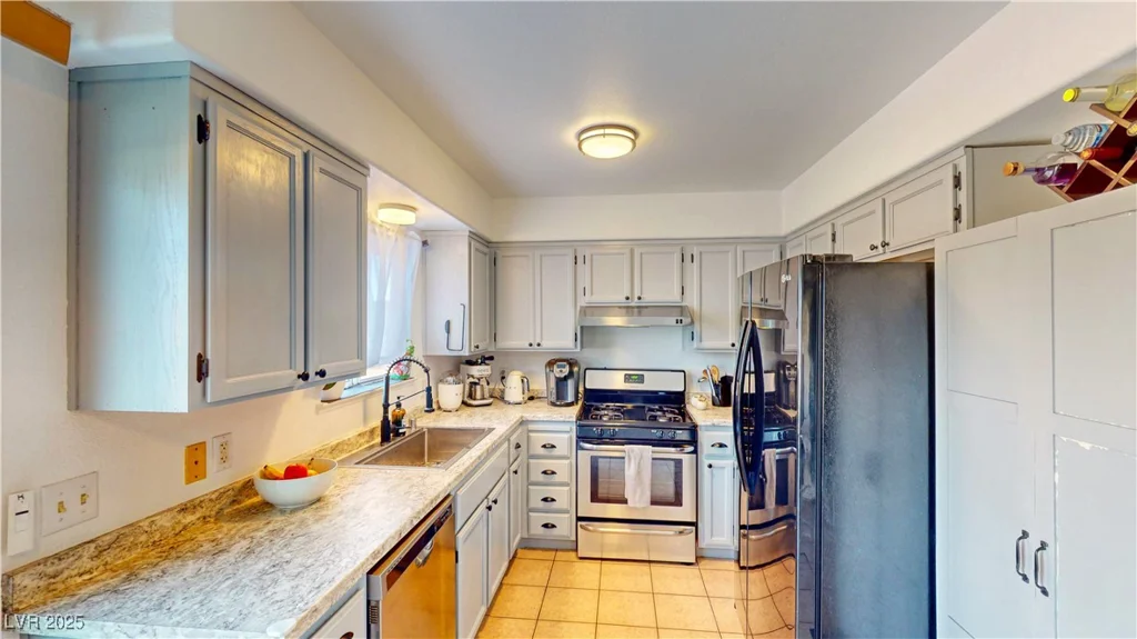 8232 Carmen, Las Vegas, NV 89128