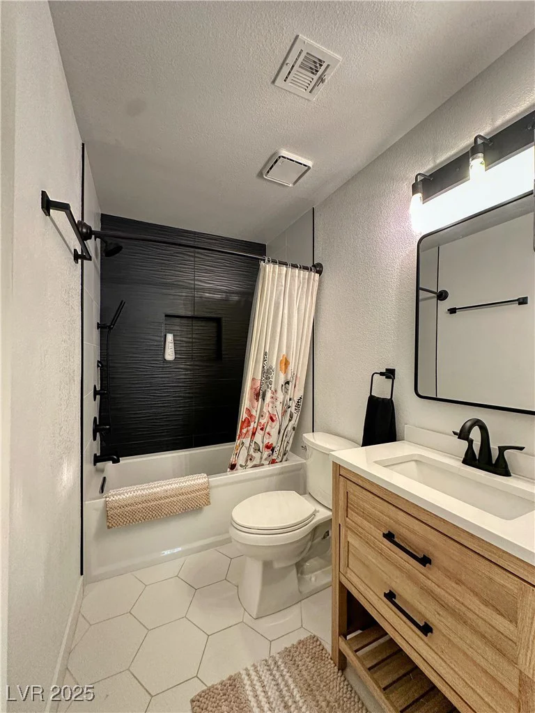 8232 Carmen, Las Vegas, NV 89128